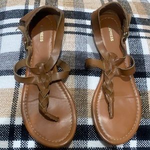 Express sandals
